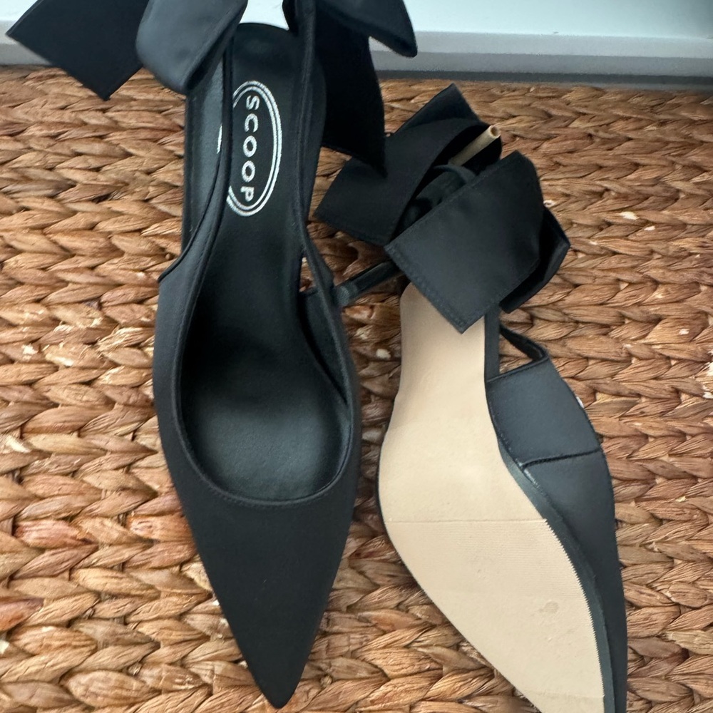 Scoop Black Pointed-Toe D'Orsay Heels with Bow